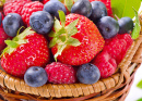 Frische Beeren im Korb