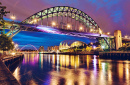 Die Tyne-Brücke bei Nacht, England
