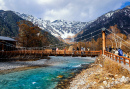 Hängebrücke in Kamikochi, Japan