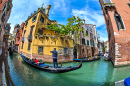 Gondel auf einem Kanal in Venedig, Italien