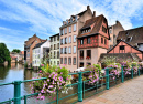 Malerischer Blick auf einen Kanal in Straßburg, Frankreich