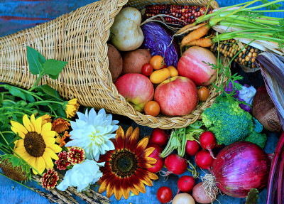 Überflutigt von Gemüse und Obst