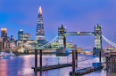 Panorama von London bei Sonnenuntergang mit Tower Bridge
