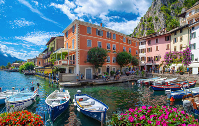 Blick auf Limone, Gardasee, Italien