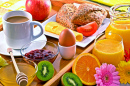Farbenfrohes und ausgewogenes kontinentales Frühstück