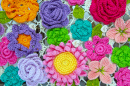 Bunte gehäkelte Blumen