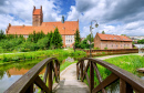 Holz-Fußgängerbrücke in Dobre Miasto, Polen