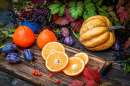 Herbststillleben von Früchten und einem Kürbis
