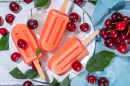 Hausgemachte Kirschjoghurt-Eiscreme-Pops