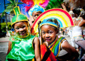 Kleine Karibische Tänzer